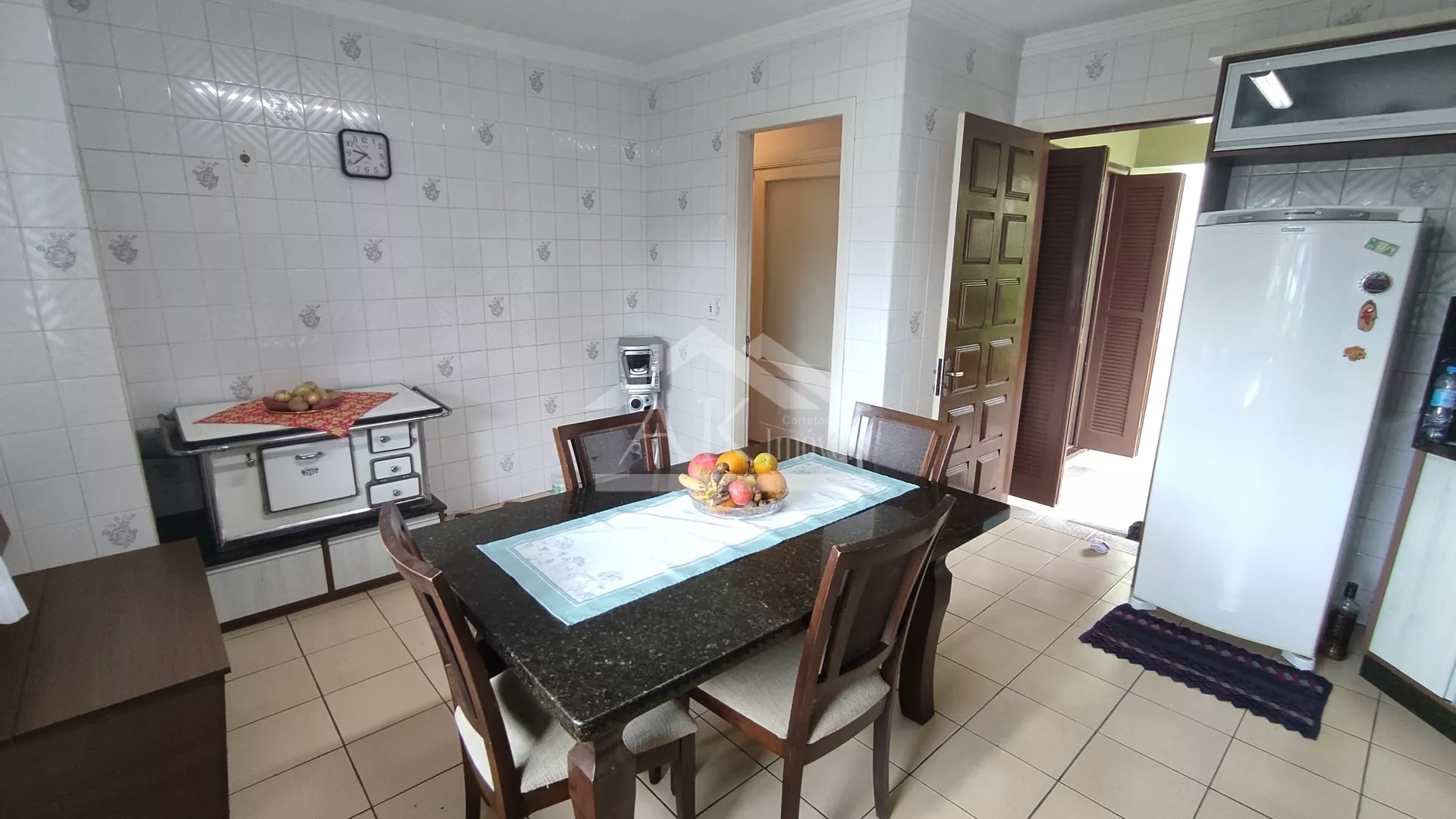 Casa mobiliada, de dois pavimentos, à venda em Nova Petrópolis na Serra Gaúcha!