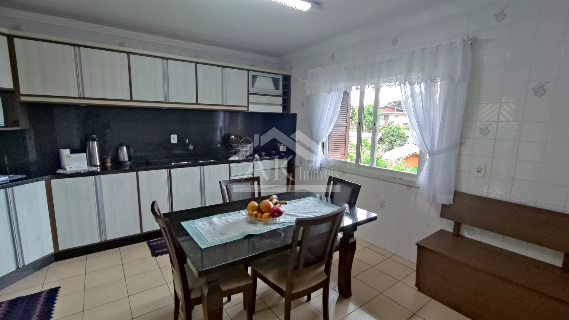 Casa mobiliada, de dois pavimentos, à venda em Nova Petrópolis na Serra Gaúcha!