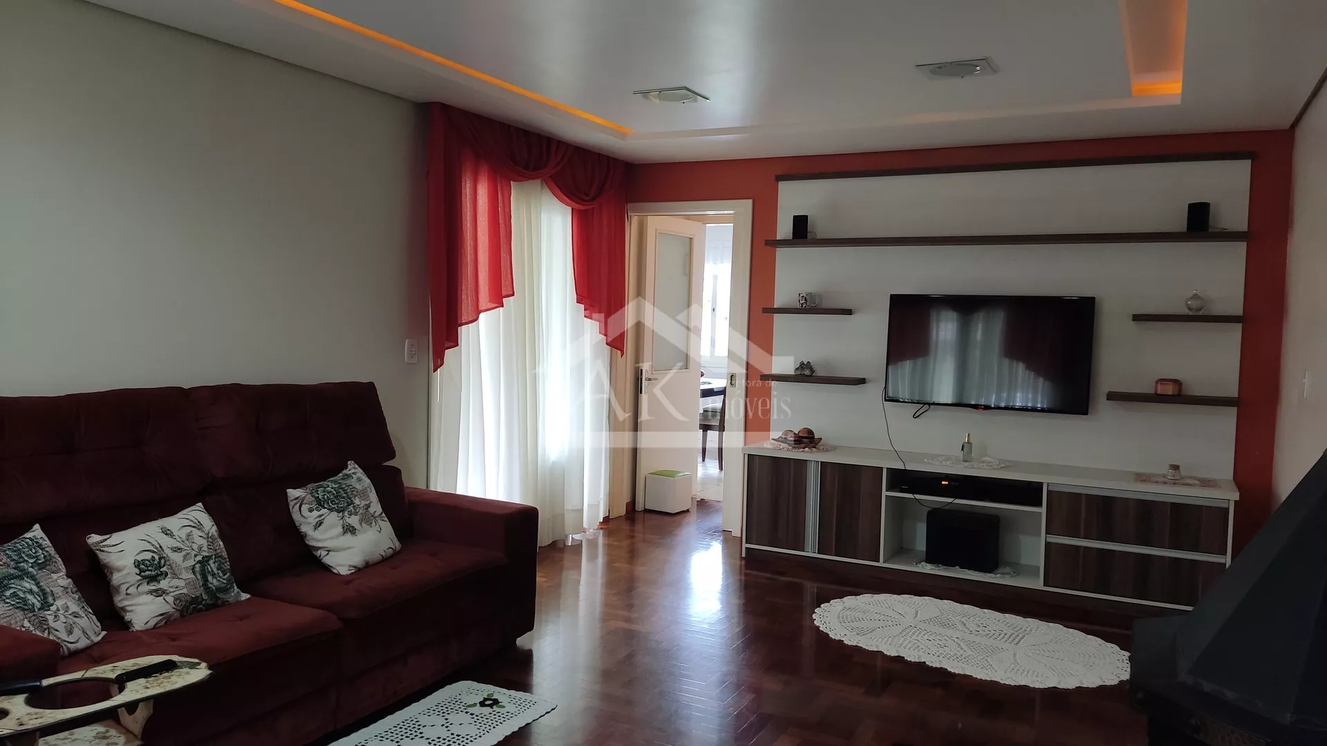 Casa mobiliada, de dois pavimentos, à venda em Nova Petrópolis na Serra Gaúcha!