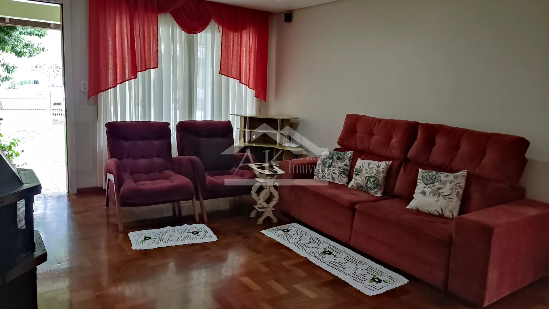 Casa mobiliada, de dois pavimentos, à venda em Nova Petrópolis na Serra Gaúcha!