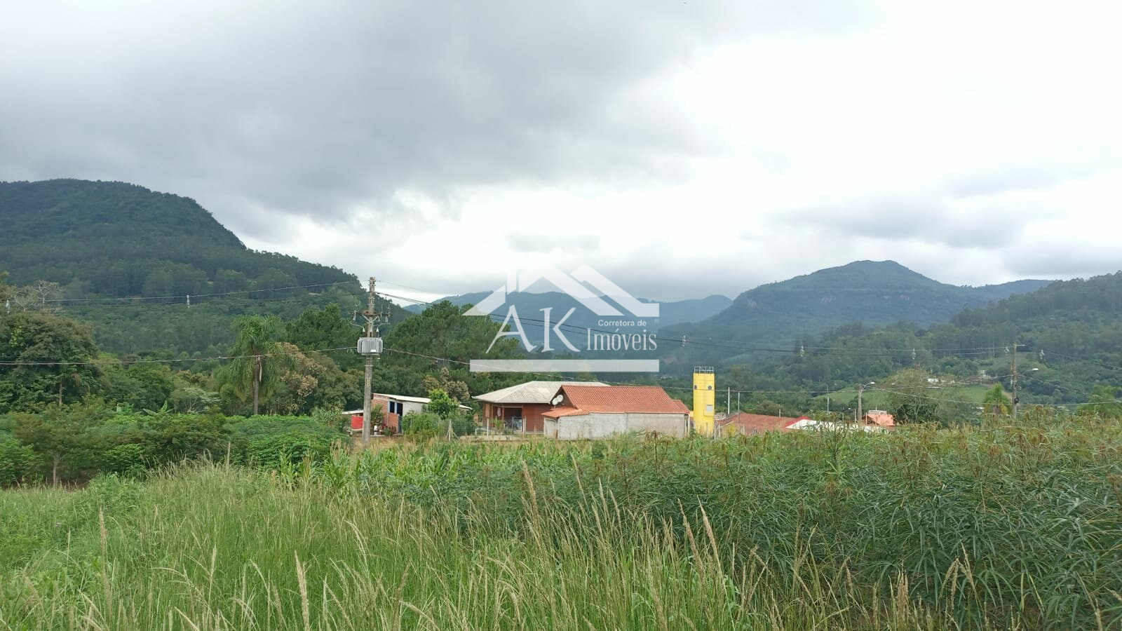 Terreno de esquina a venda em ótimo loteamento de Picada Café, na Serra Gaúcha