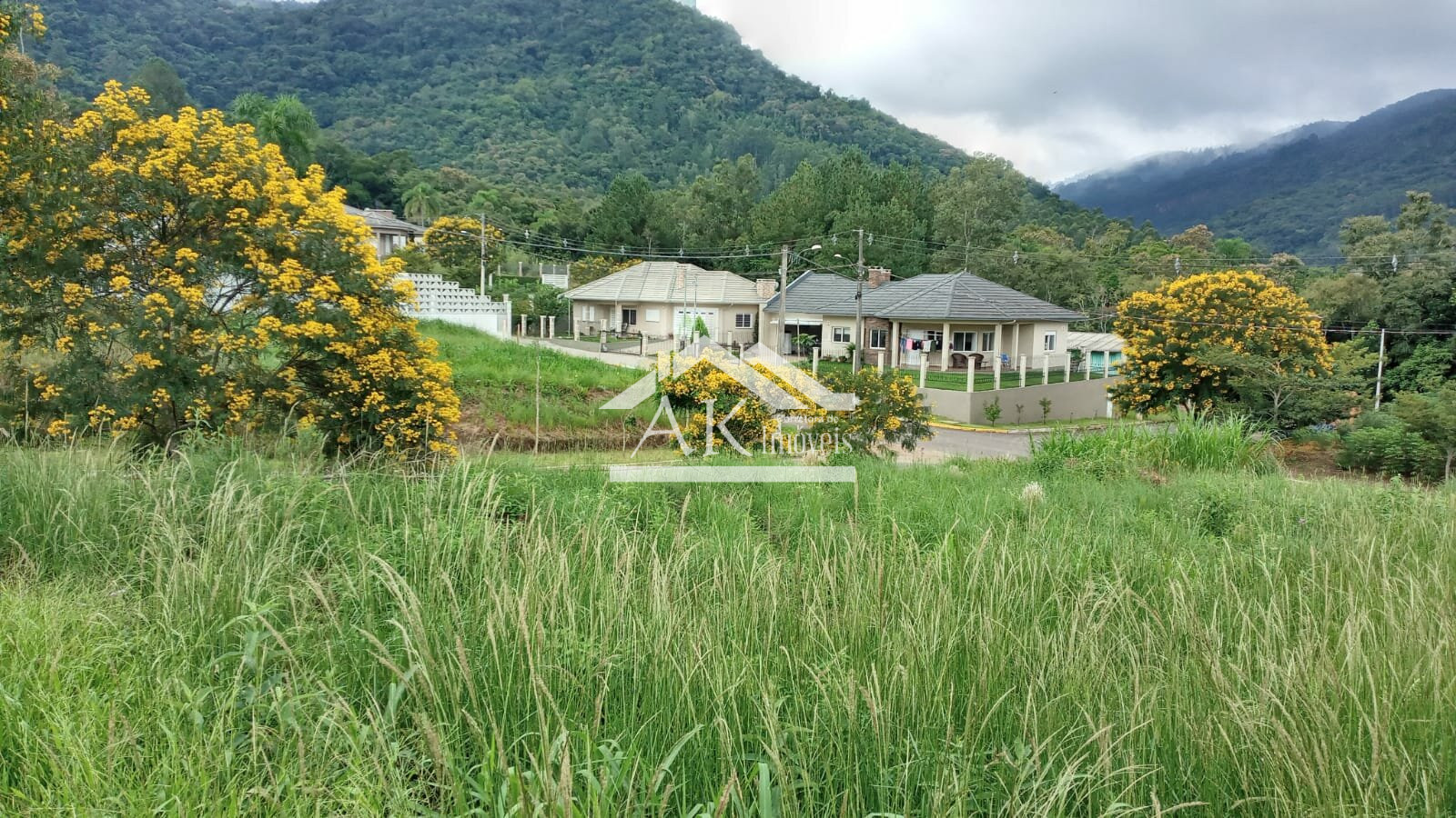 Terreno de esquina a venda em ótimo loteamento de Picada Café, na Serra Gaúcha