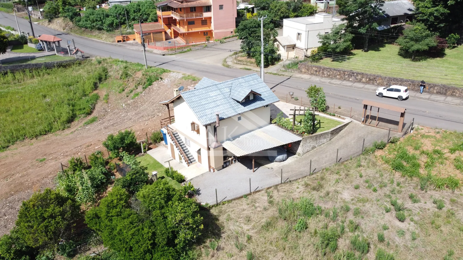 Belíssima casa de dois pavimentos, à venda em Nova Petrópolis na Serra Gaúcha