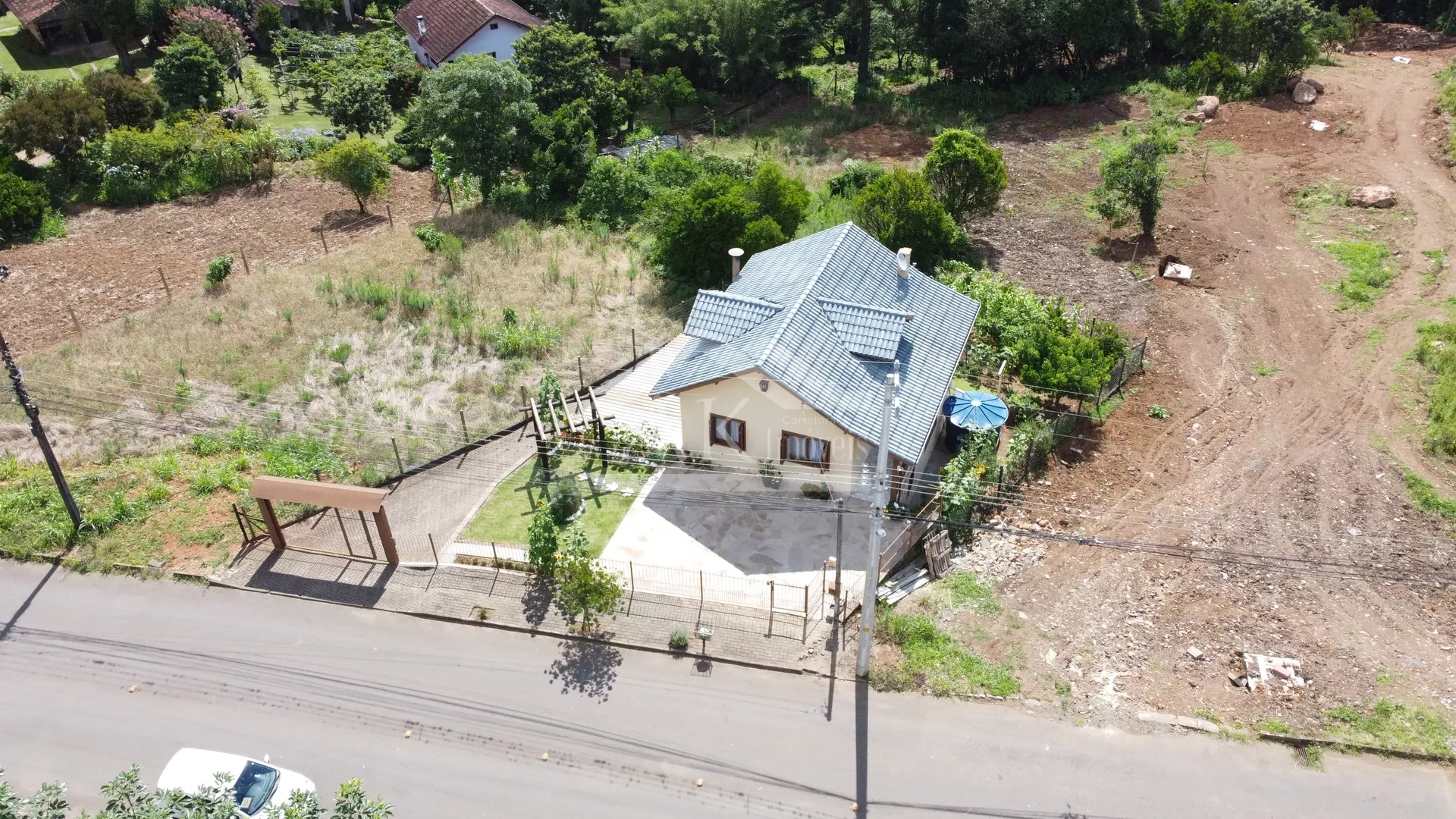 Belíssima casa de dois pavimentos, à venda em Nova Petrópolis na Serra Gaúcha