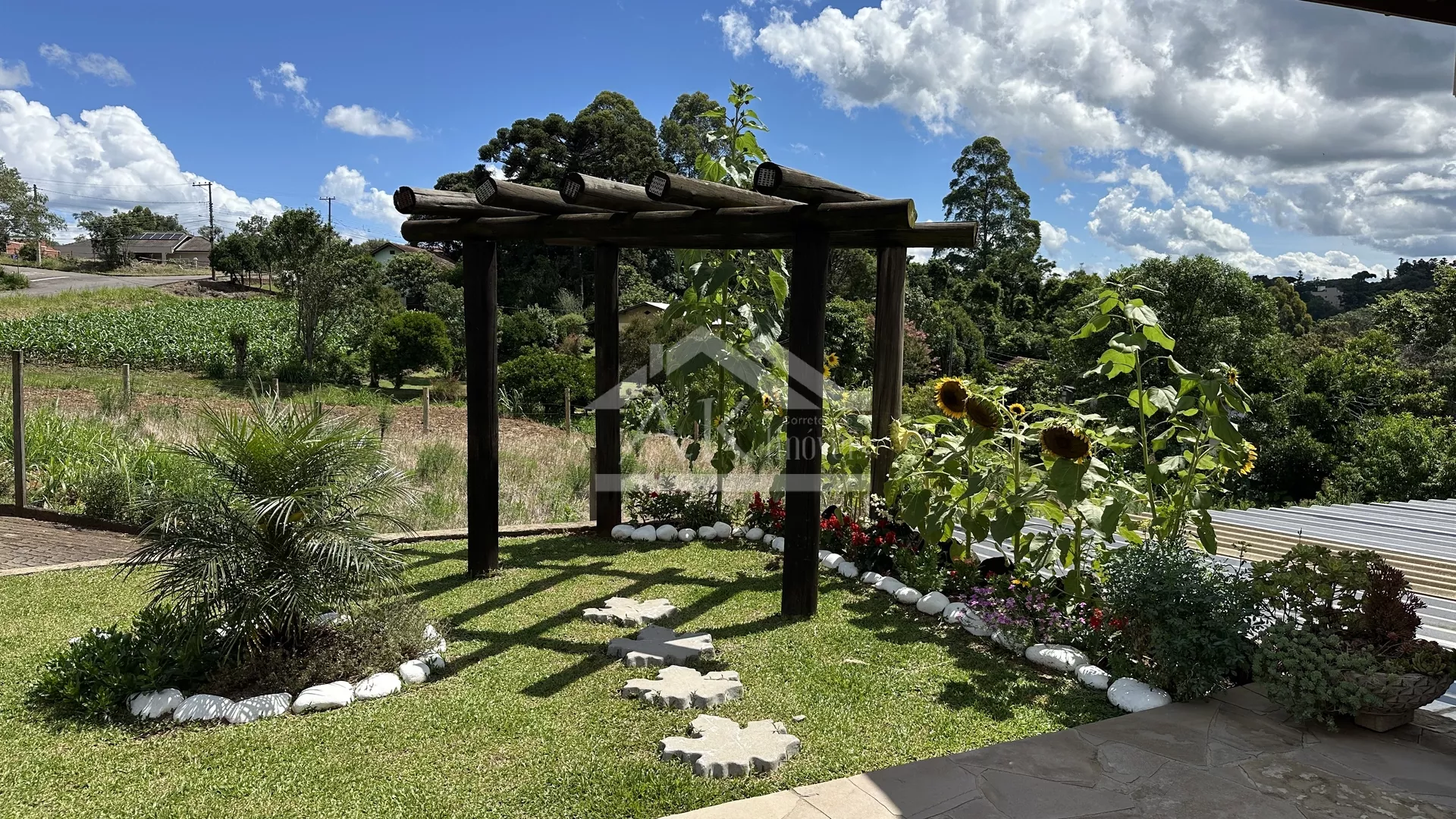 Belíssima casa de dois pavimentos, à venda em Nova Petrópolis na Serra Gaúcha