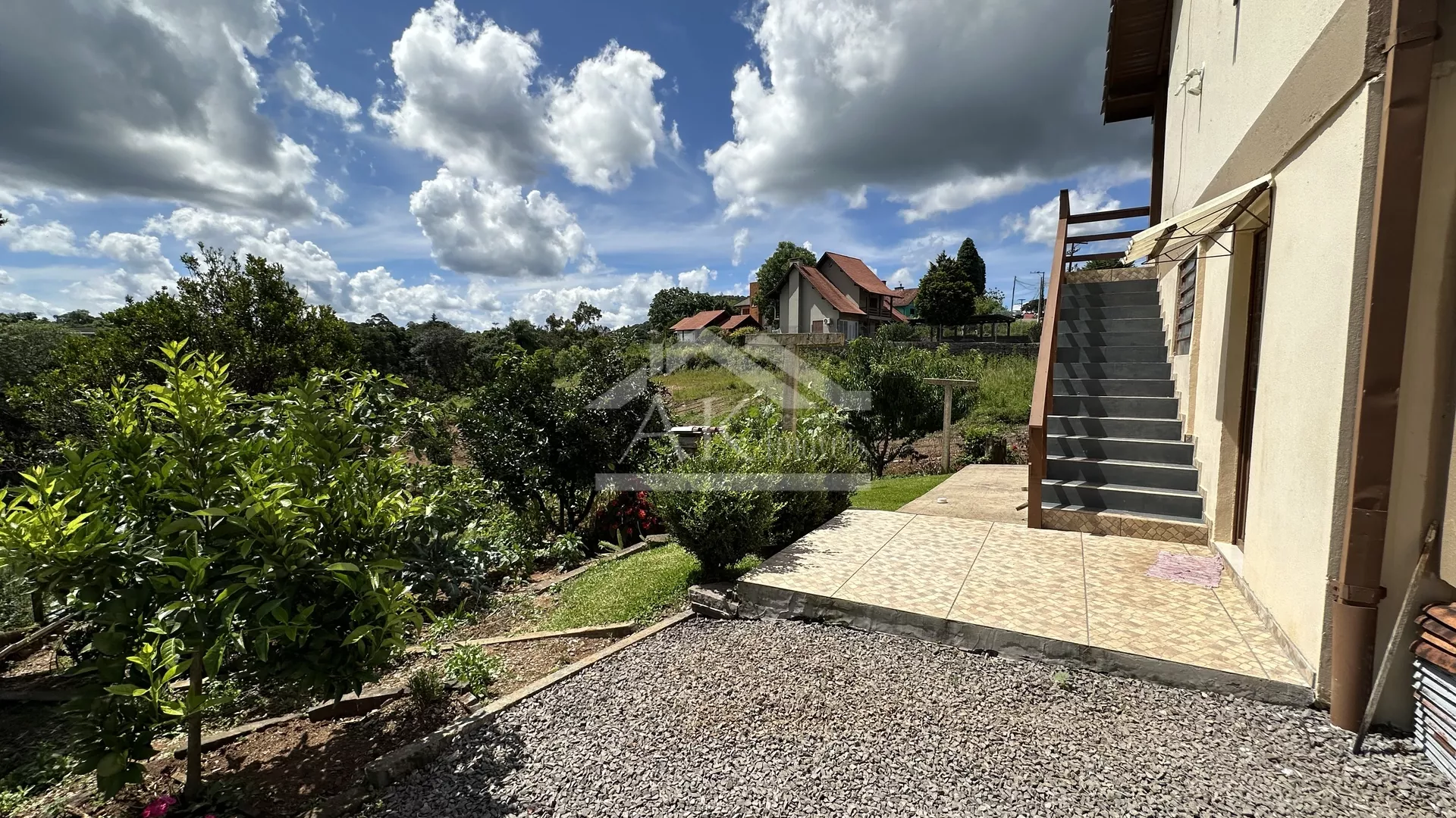 Belíssima casa de dois pavimentos, à venda em Nova Petrópolis na Serra Gaúcha