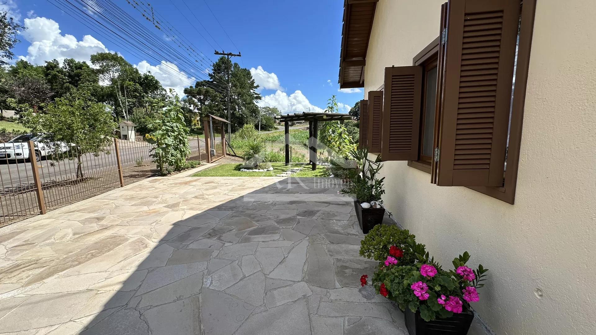 Belíssima casa de dois pavimentos, à venda em Nova Petrópolis na Serra Gaúcha