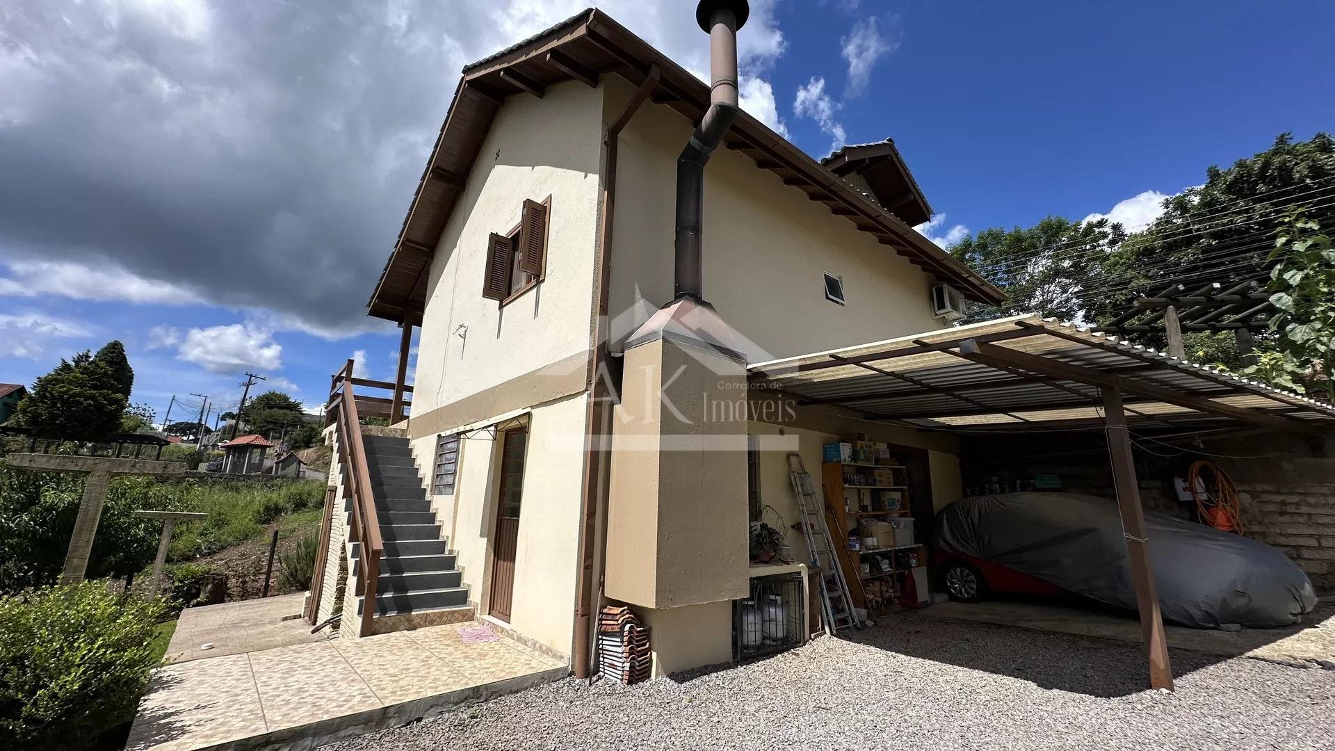 Belíssima casa de dois pavimentos, à venda em Nova Petrópolis na Serra Gaúcha