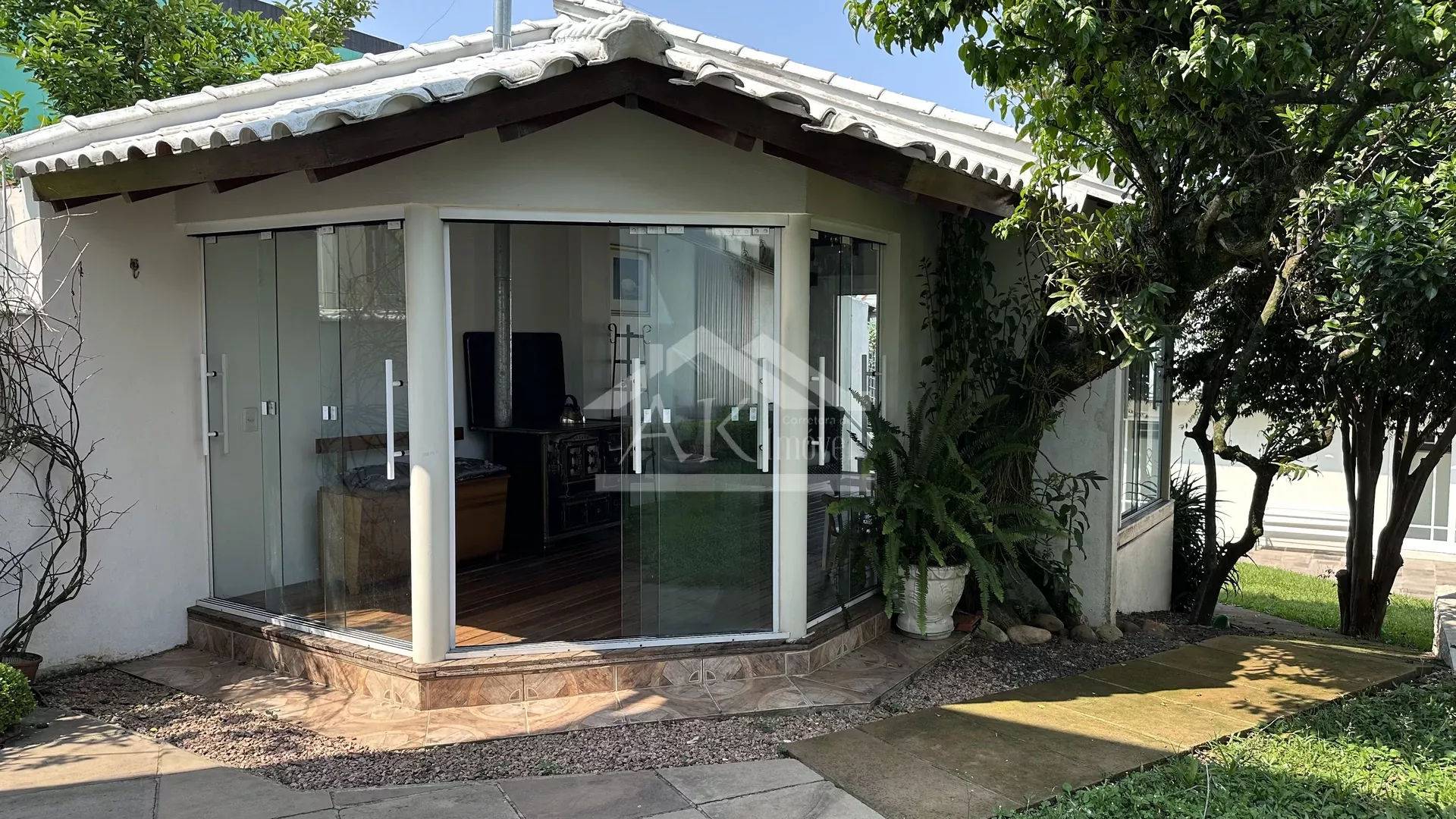 Duas casas sobre amplo terreno à venda em Dois Irmãos - RS