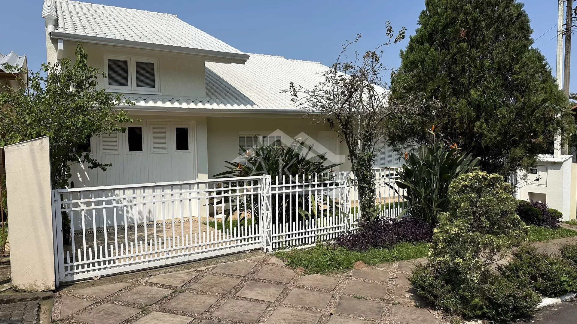 Duas casas sobre amplo terreno à venda em Dois Irmãos - RS