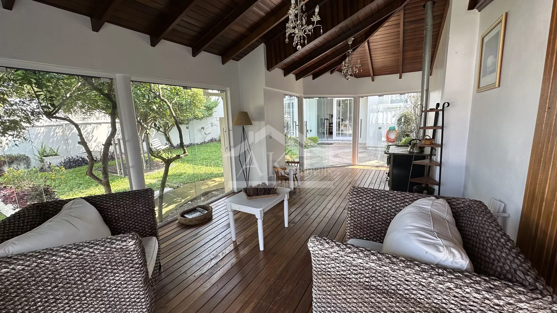 Duas casas sobre amplo terreno à venda em Dois Irmãos - RS