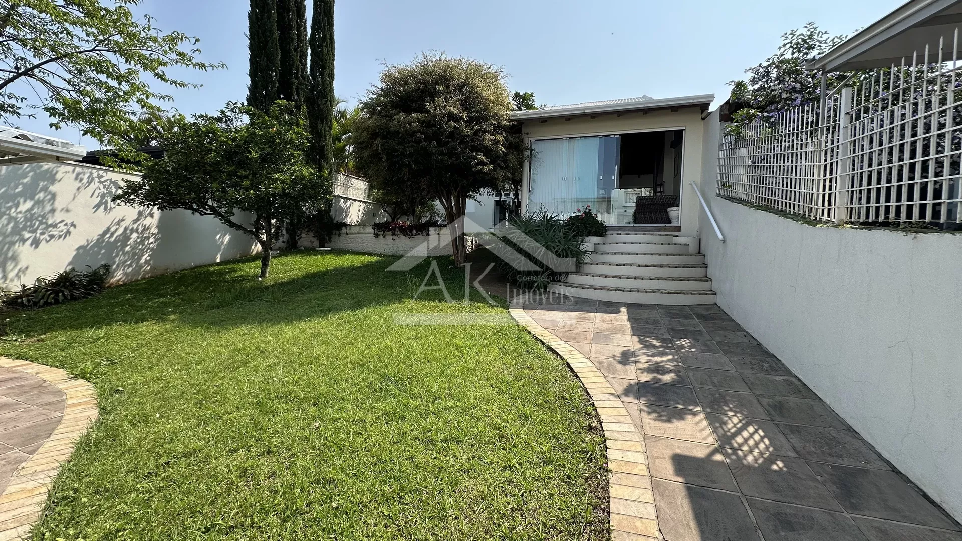 Duas casas sobre amplo terreno à venda em Dois Irmãos - RS