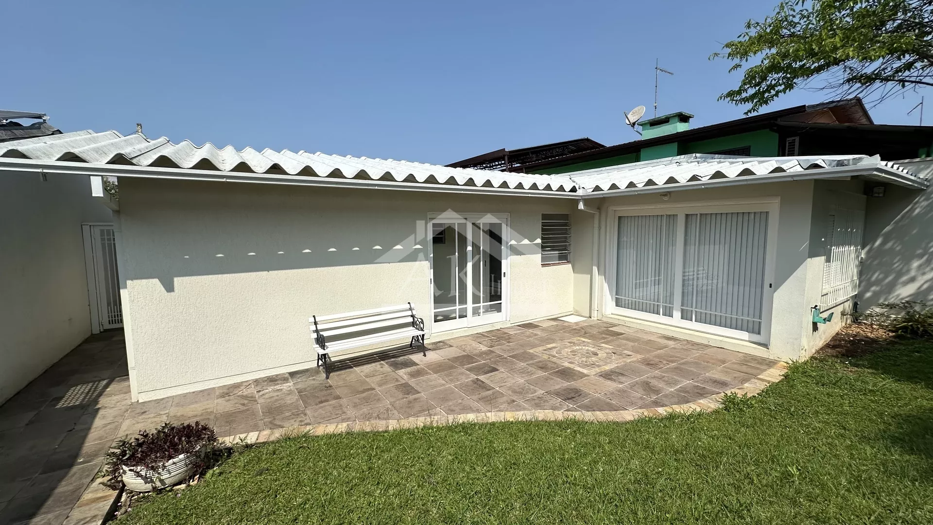 Duas casas sobre amplo terreno à venda em Dois Irmãos - RS