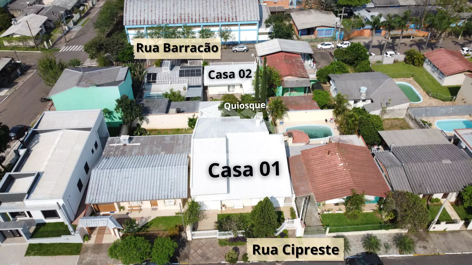 Duas casas sobre amplo terreno à venda em Dois Irmãos - RS