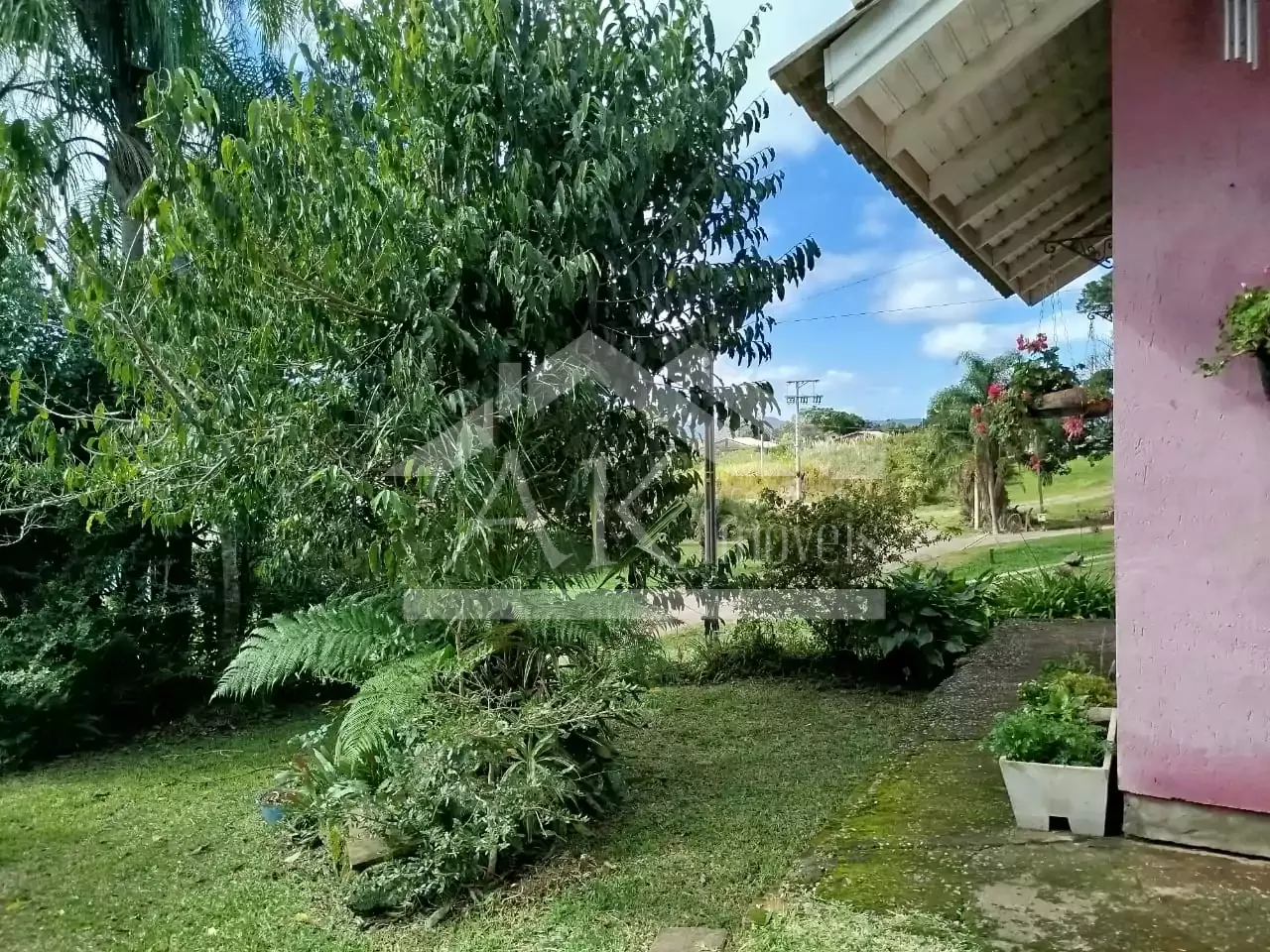 Casa com amplo terreno à venda no bairro Pinhal Alto em Nova Petrópolis
