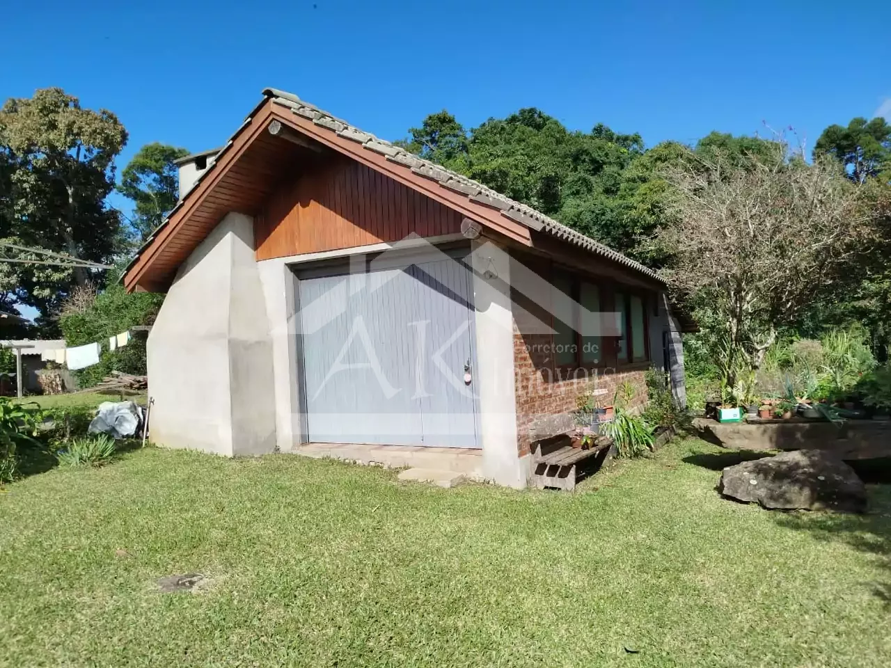 Casa com amplo terreno à venda no bairro Pinhal Alto em Nova Petrópolis