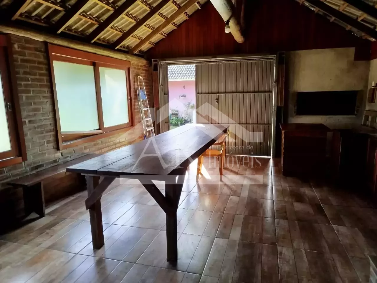 Casa com amplo terreno à venda no bairro Pinhal Alto em Nova Petrópolis