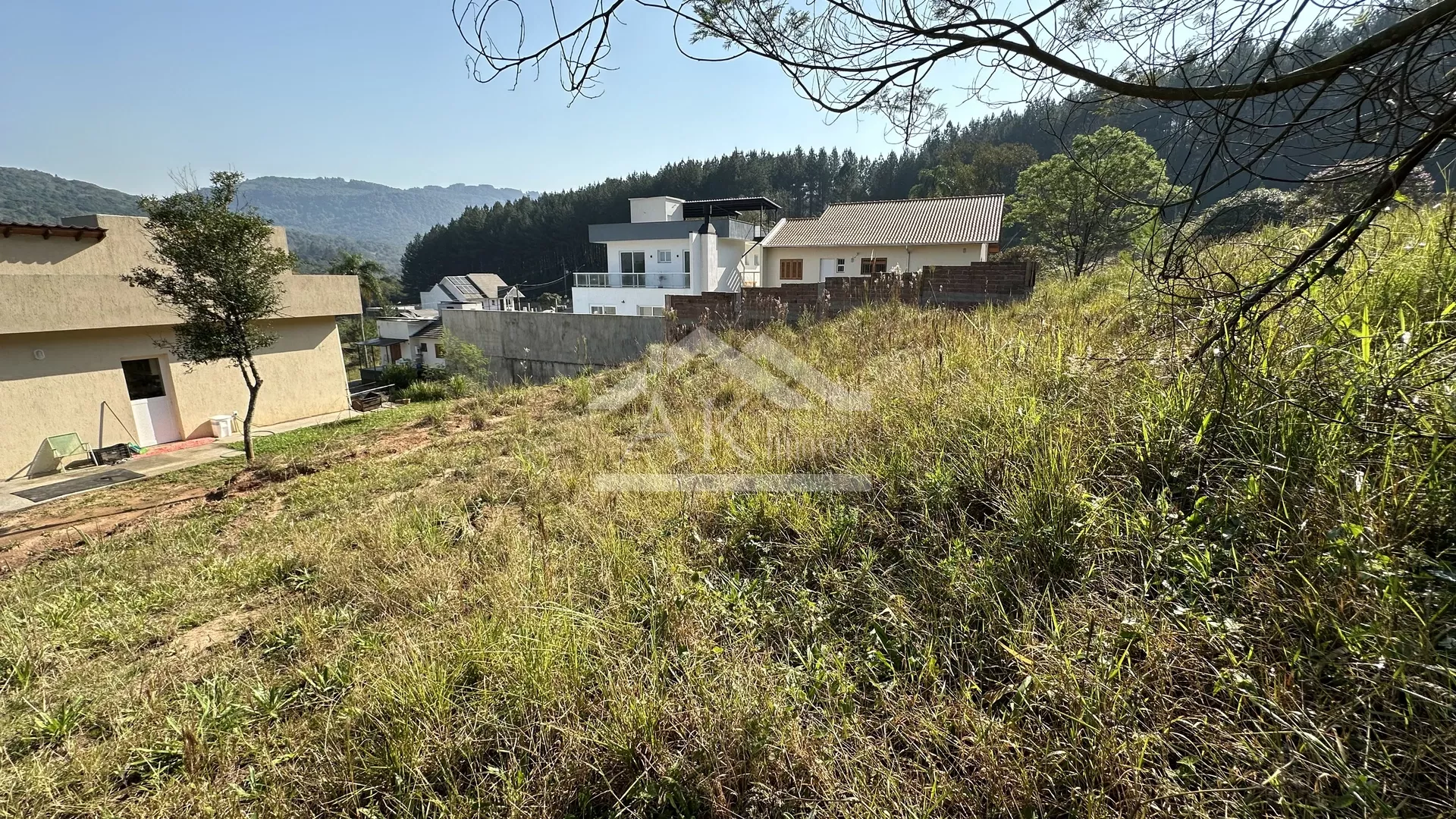 Terreno com declive à venda no Centro da cidade de Picada Café, na Serra Gaúcha