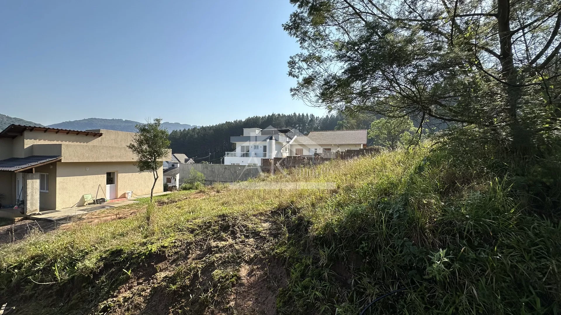 Terreno com declive à venda no Centro da cidade de Picada Café, na Serra Gaúcha