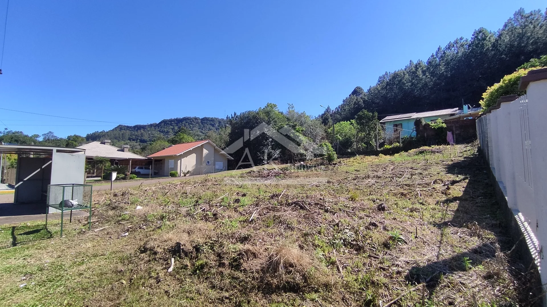 Amplo terreno de esquina à venda na cidade de Picada Café, na Serra Gaúcha