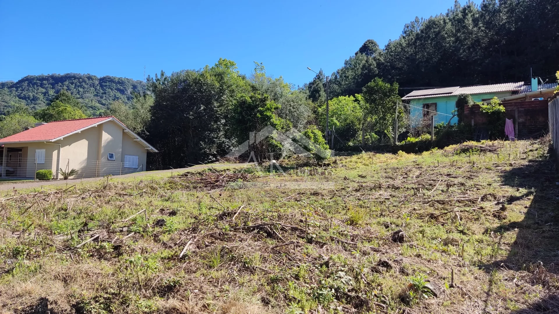 Amplo terreno de esquina à venda na cidade de Picada Café, na Serra Gaúcha