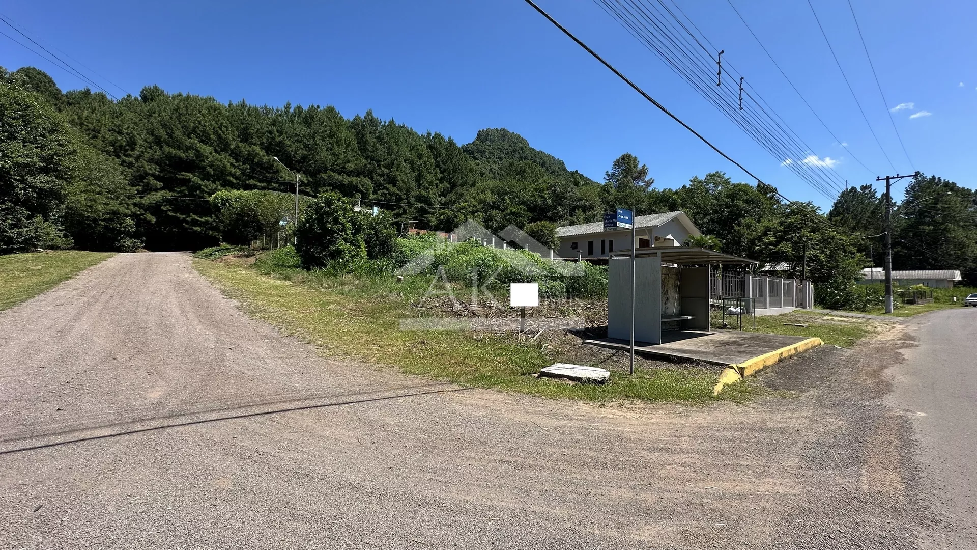 Amplo terreno de esquina à venda na cidade de Picada Café, na Serra Gaúcha