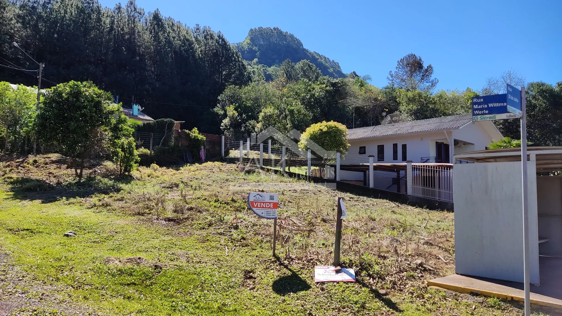 Amplo terreno de esquina à venda na cidade de Picada Café, na Serra Gaúcha