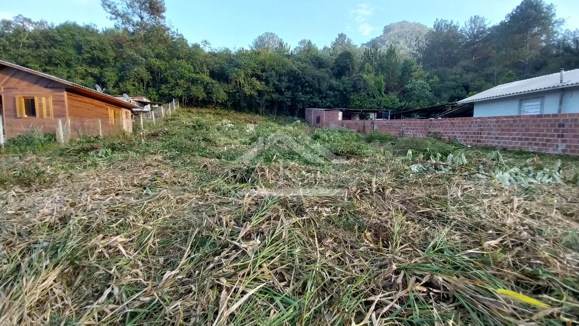 Amplo terreno a venda em bairro residencial em Picada Café na Serra Gaúcha