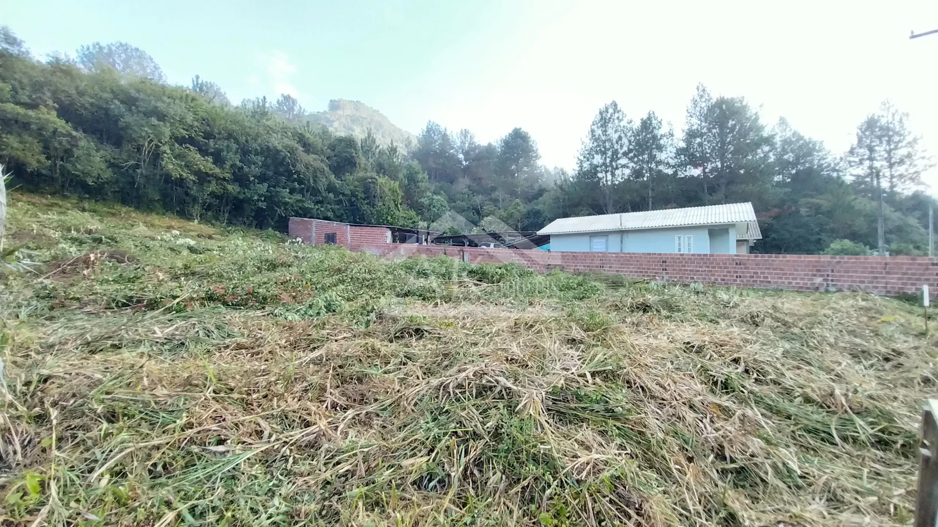 Amplo terreno a venda em bairro residencial em Picada Café na Serra Gaúcha