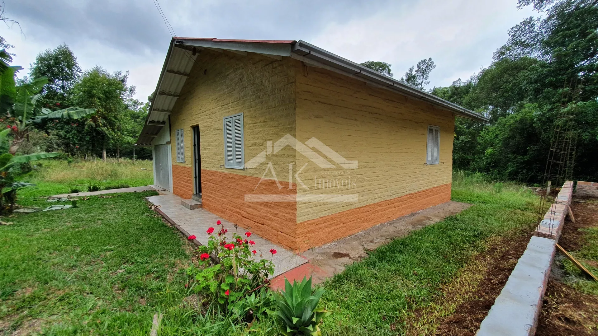 Casa à venda às margens da BR 116 em Picada Café na Serra Gaúcha