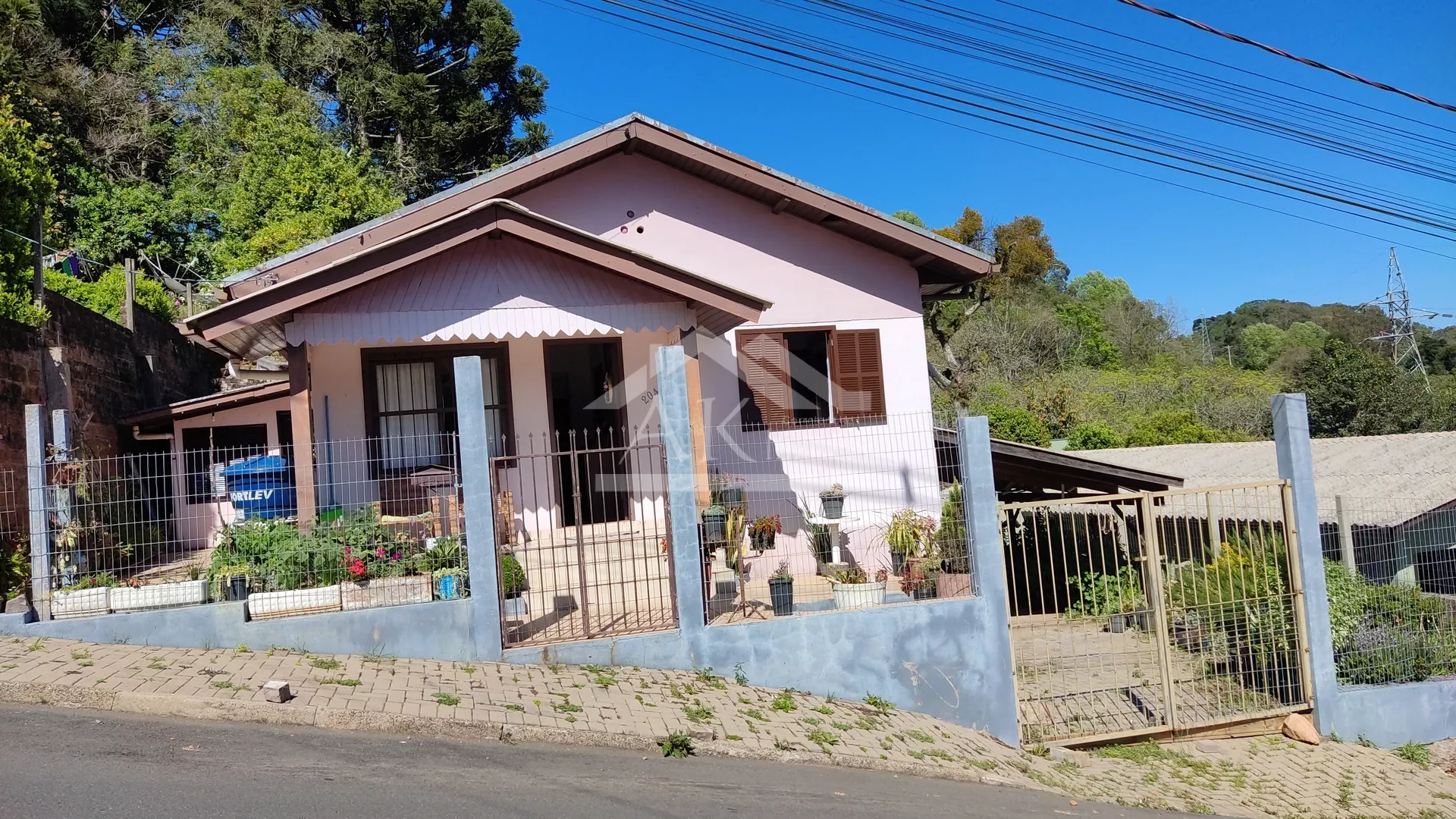 Casa com dois quartos à venda, em Nova Petrópolis, na Serra Gaúcha