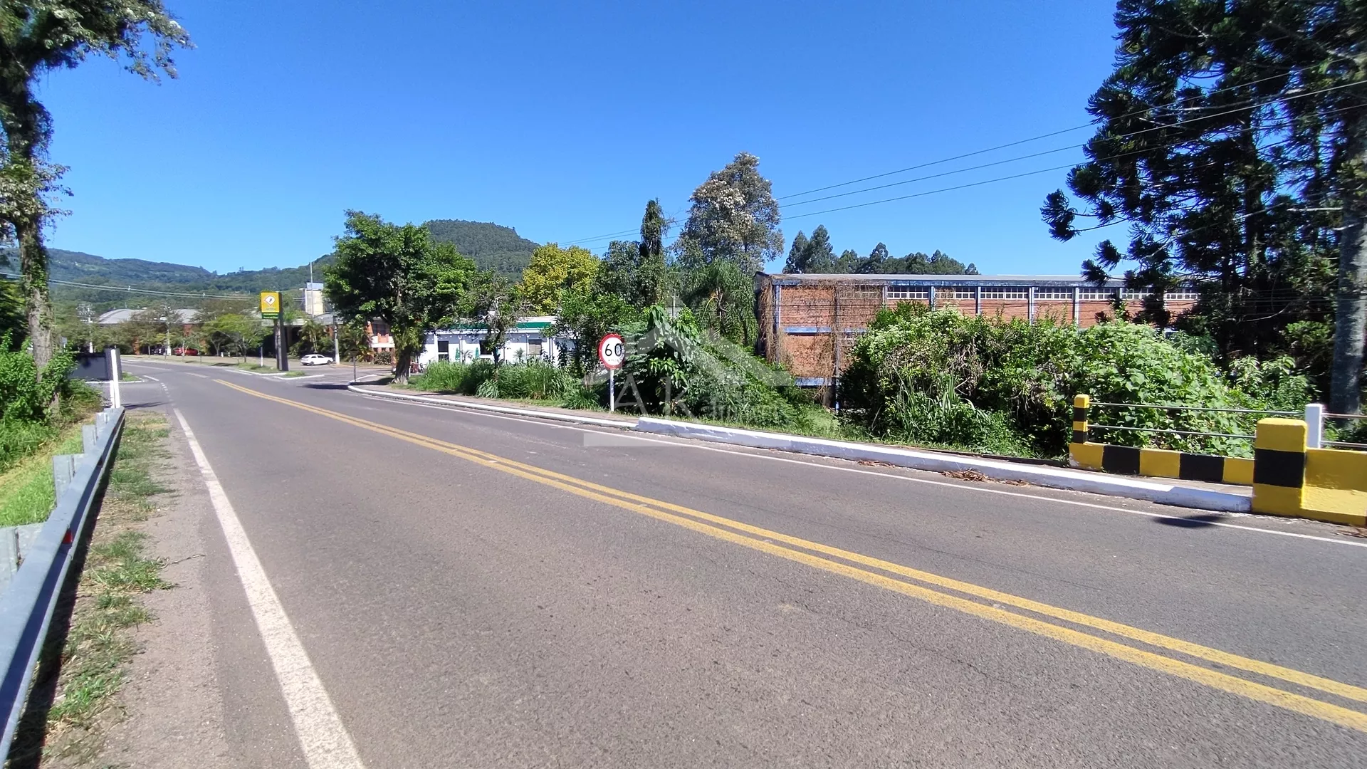 Amplo terreno às margens da BR 116 em Picada Café na Serra Gaúcha
