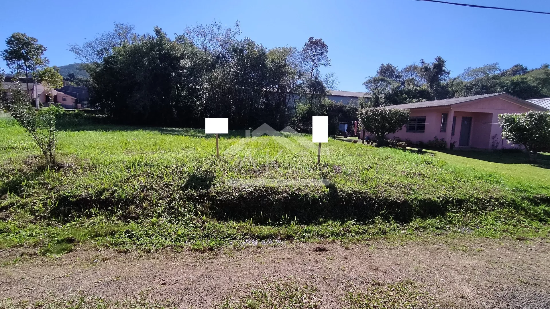 Terreno plano e amplo à venda, próximo a BR-116, em Picada café na Serra Gaúcha.
