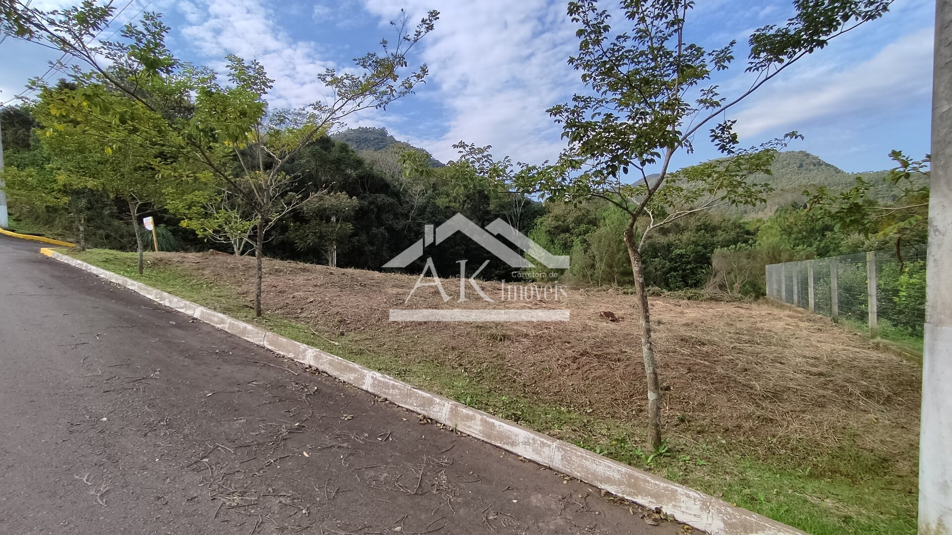 Lindo terreno de esquina com vista a venda em Picada Café na Serra Gaúcha