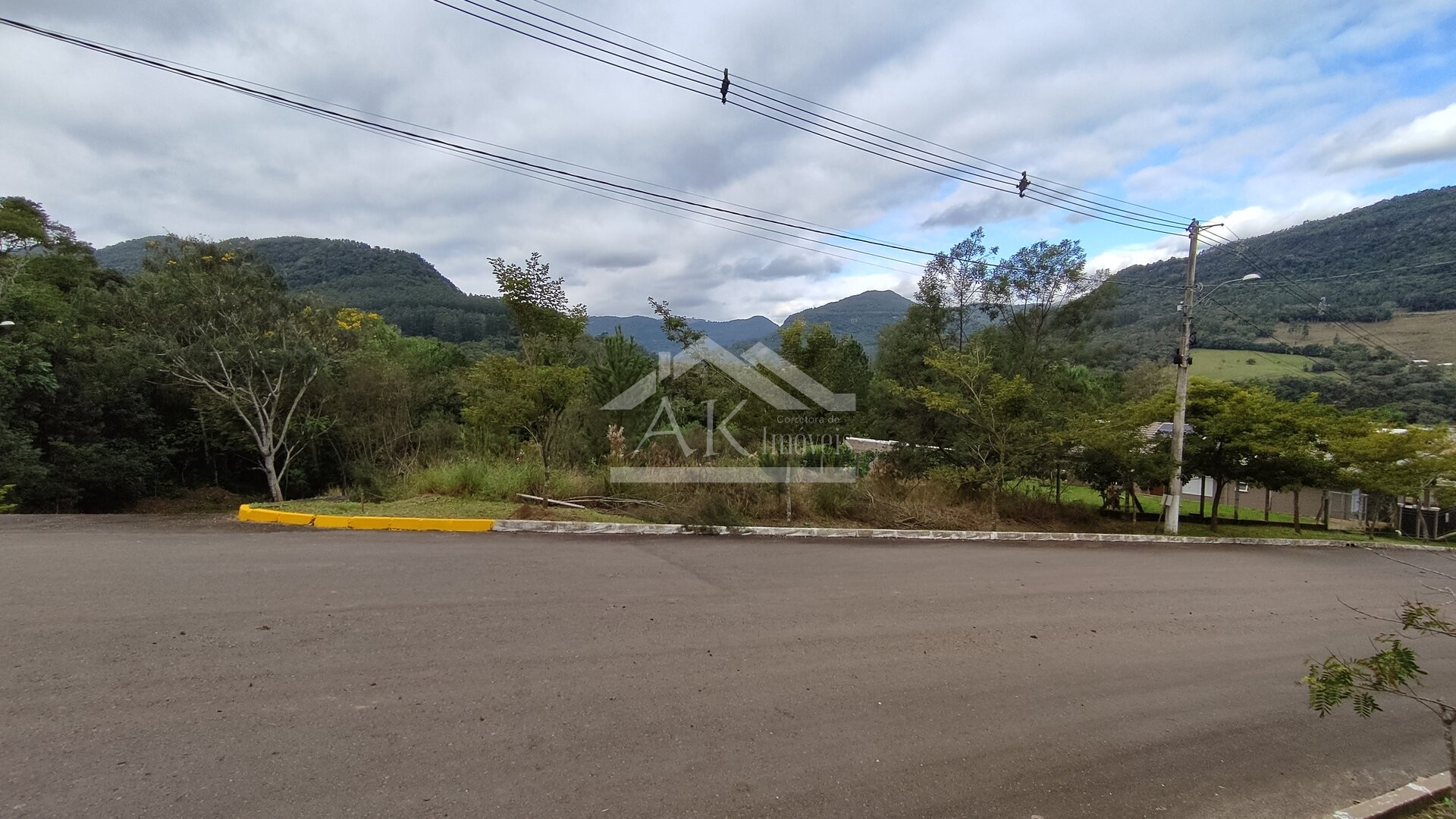 Lindo terreno de esquina com vista a venda em Picada Café na Serra Gaúcha