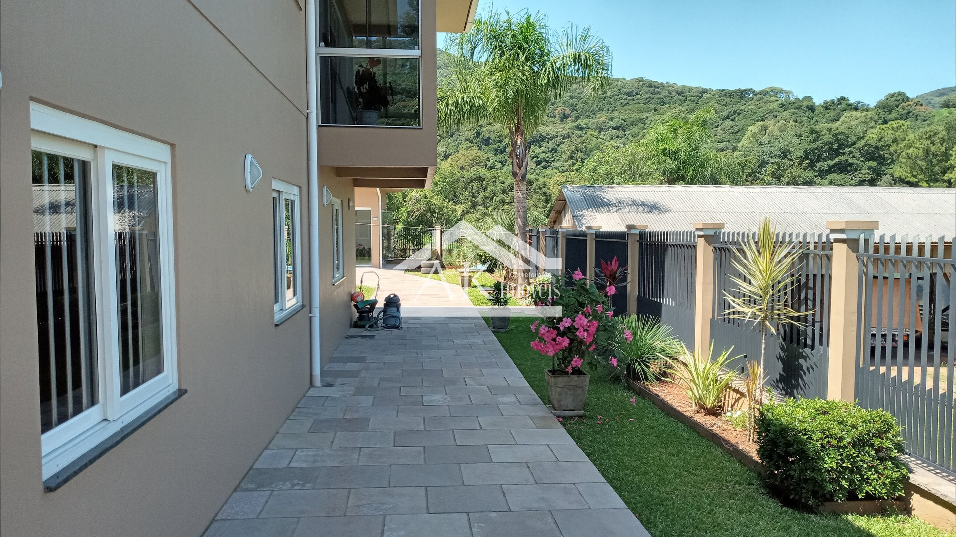 Casa com quiosque, piscina e linda vista a venda em Morro Reuter na Serra Gaúcha