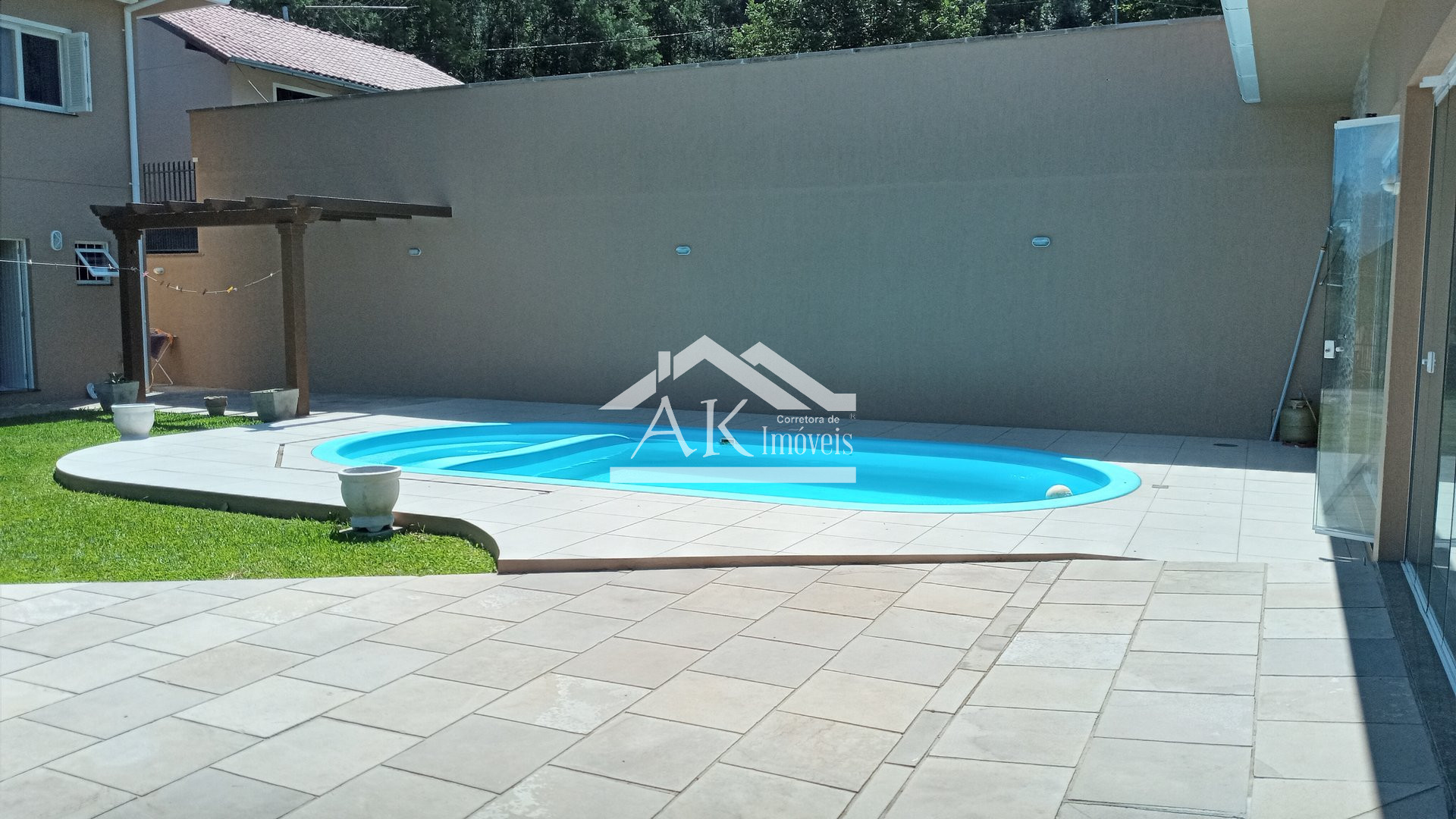 Casa com quiosque, piscina e linda vista a venda em Morro Reuter na Serra Gaúcha