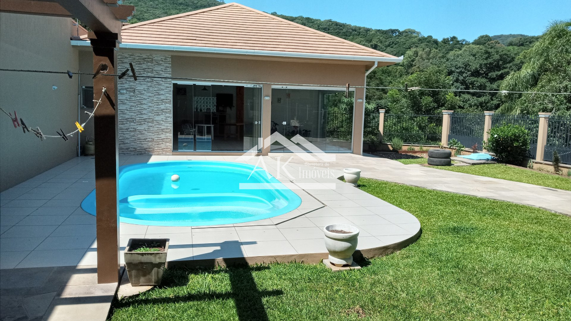 Casa com quiosque, piscina e linda vista a venda em Morro Reuter na Serra Gaúcha