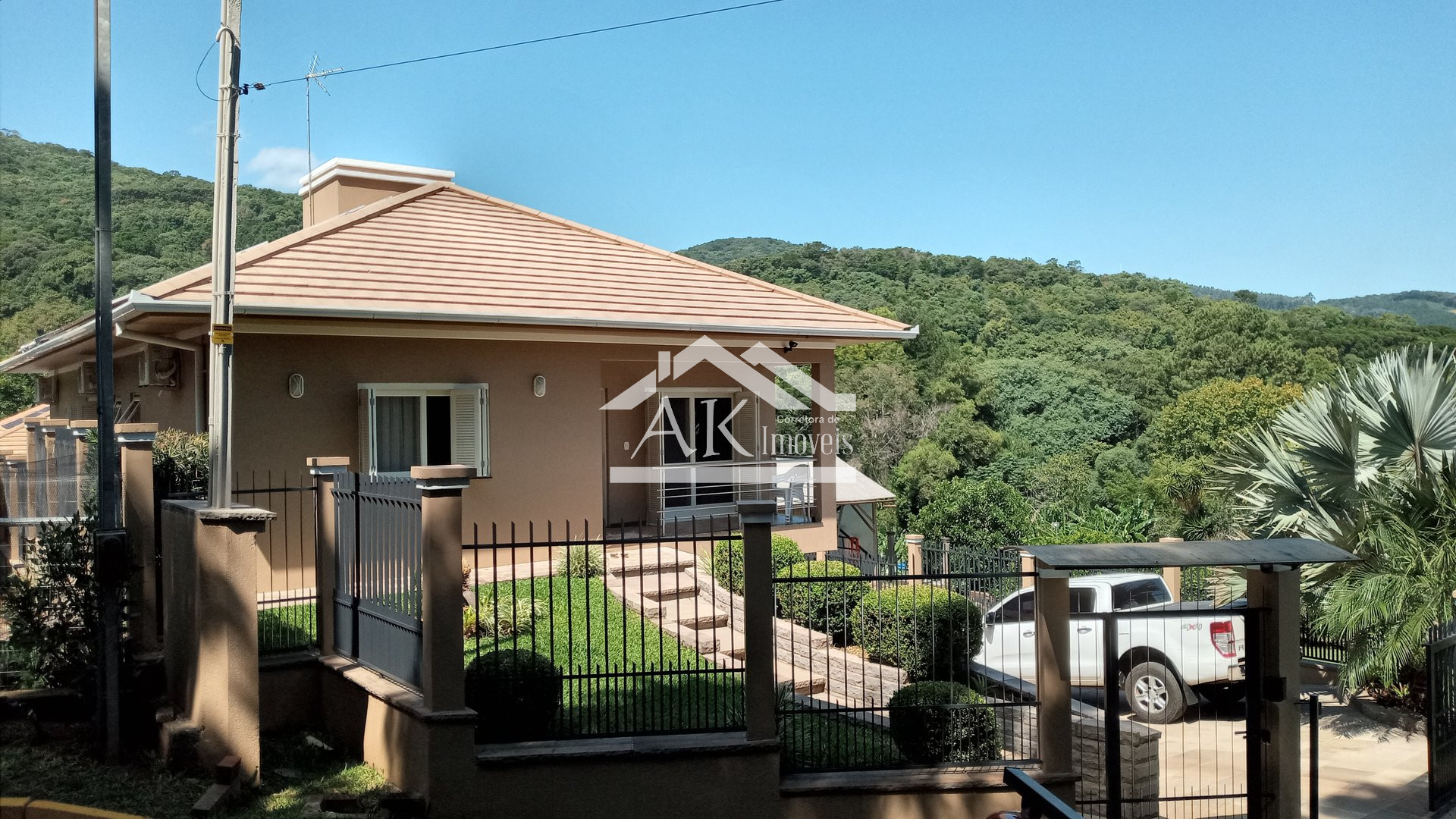 Casa com quiosque, piscina e linda vista a venda em Morro Reuter na Serra Gaúcha