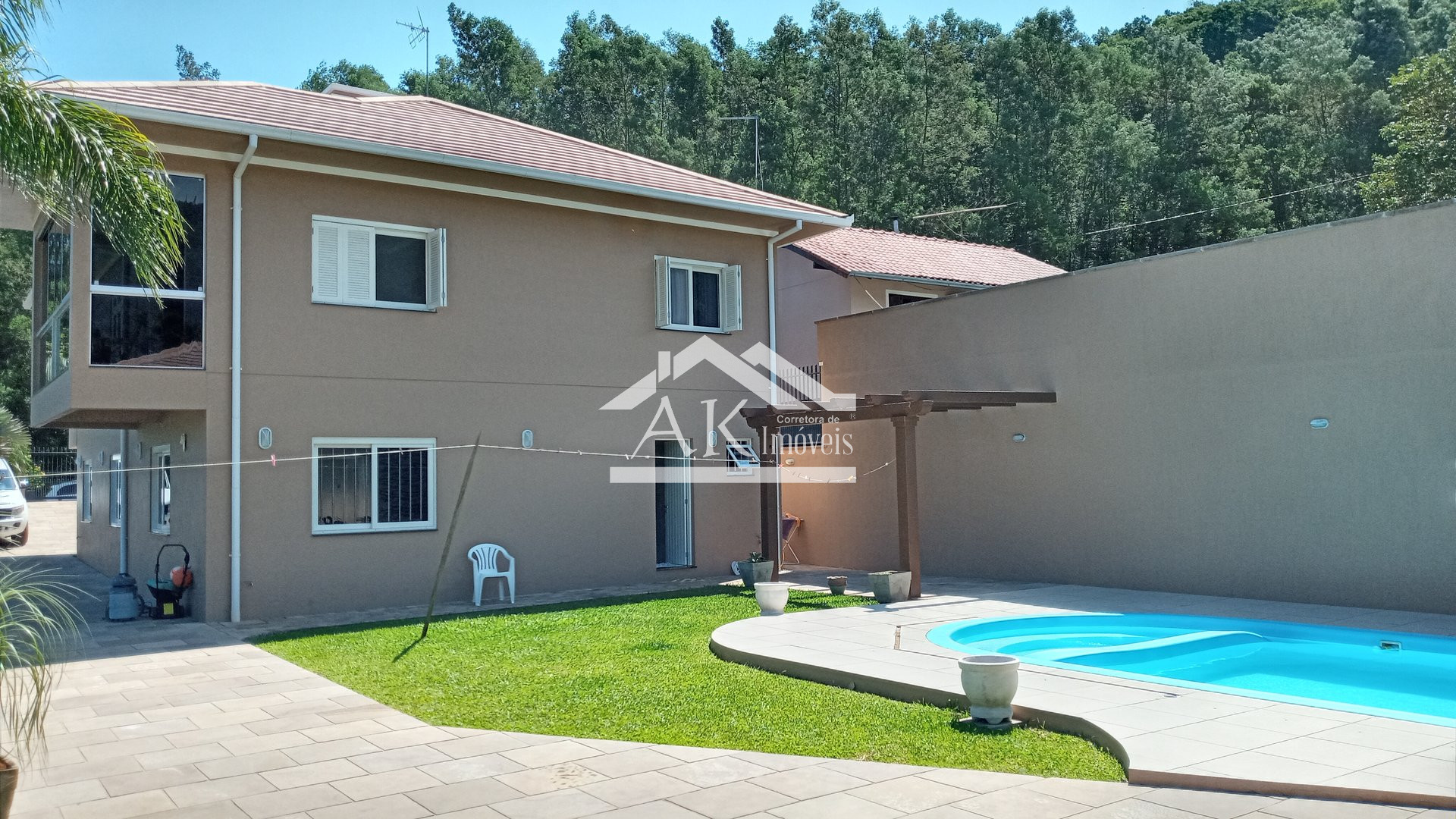 Casa com quiosque, piscina e linda vista a venda em Morro Reuter na Serra Gaúcha
