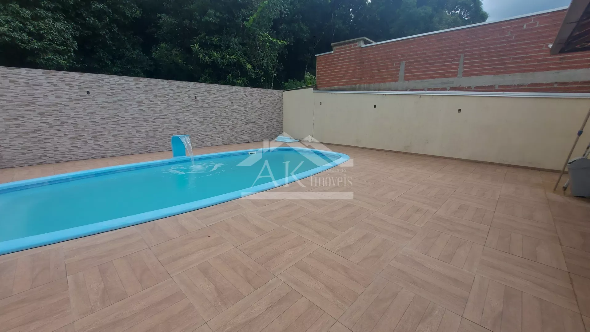 Excelente casa com piscina à venda em Picada Café na Serra Gaúcha