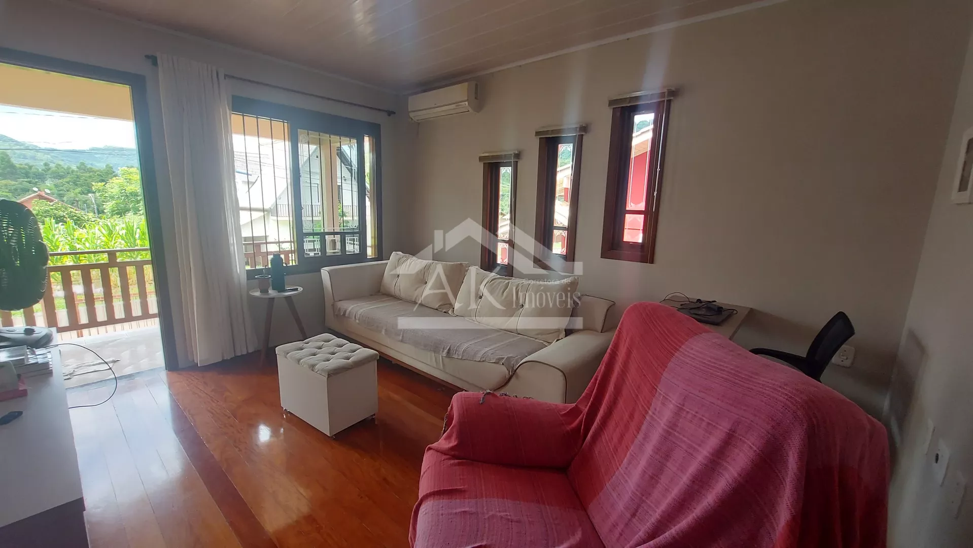 Excelente casa com piscina à venda em Picada Café na Serra Gaúcha