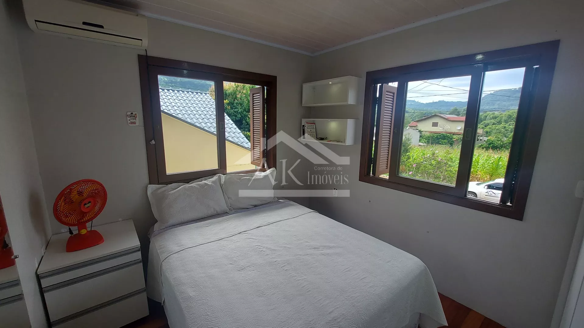 Excelente casa com piscina à venda em Picada Café na Serra Gaúcha