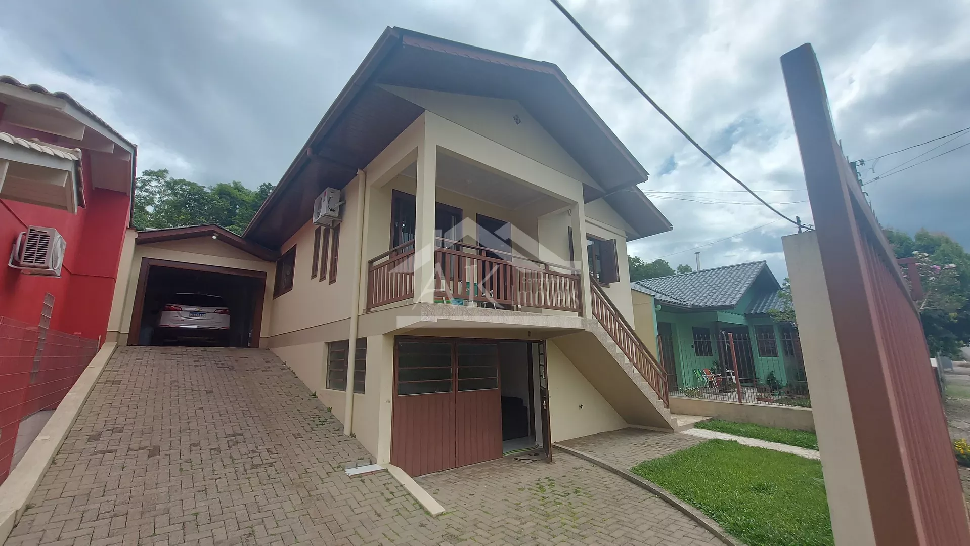 Excelente casa com piscina à venda em Picada Café na Serra Gaúcha
