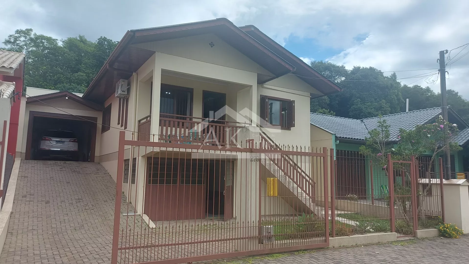 Excelente casa com piscina à venda em Picada Café na Serra Gaúcha