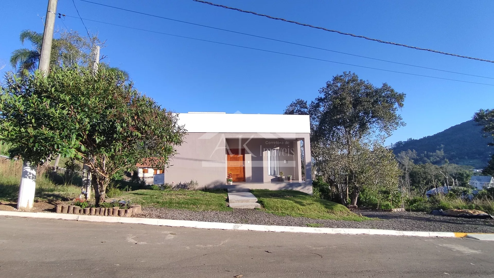 Casa com 1 suíte e com excelente localização, à venda em Picada Café, na Serra Gaúcha