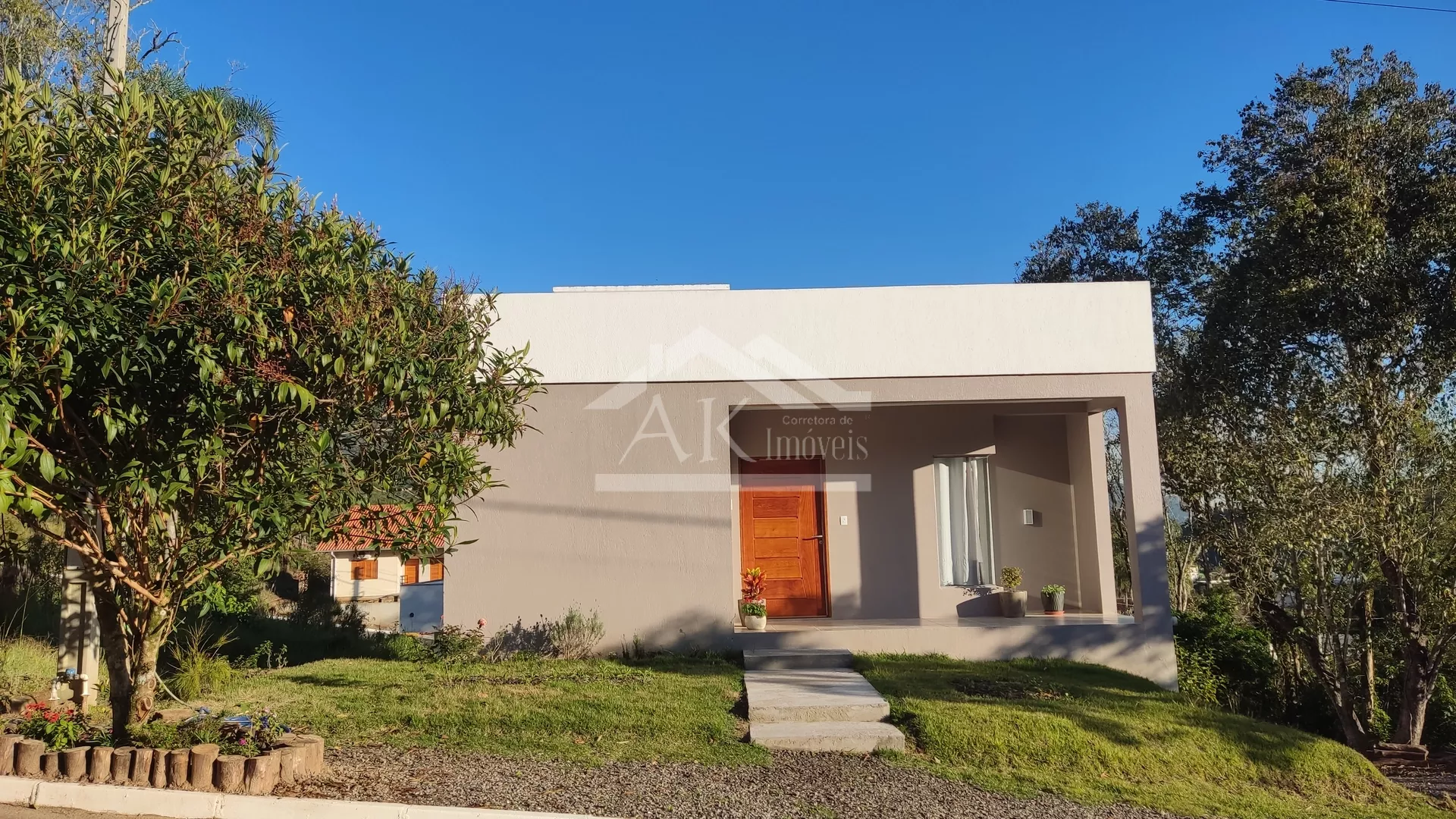 Casa com 1 suíte e com excelente localização, à venda em Picada Café, na Serra Gaúcha