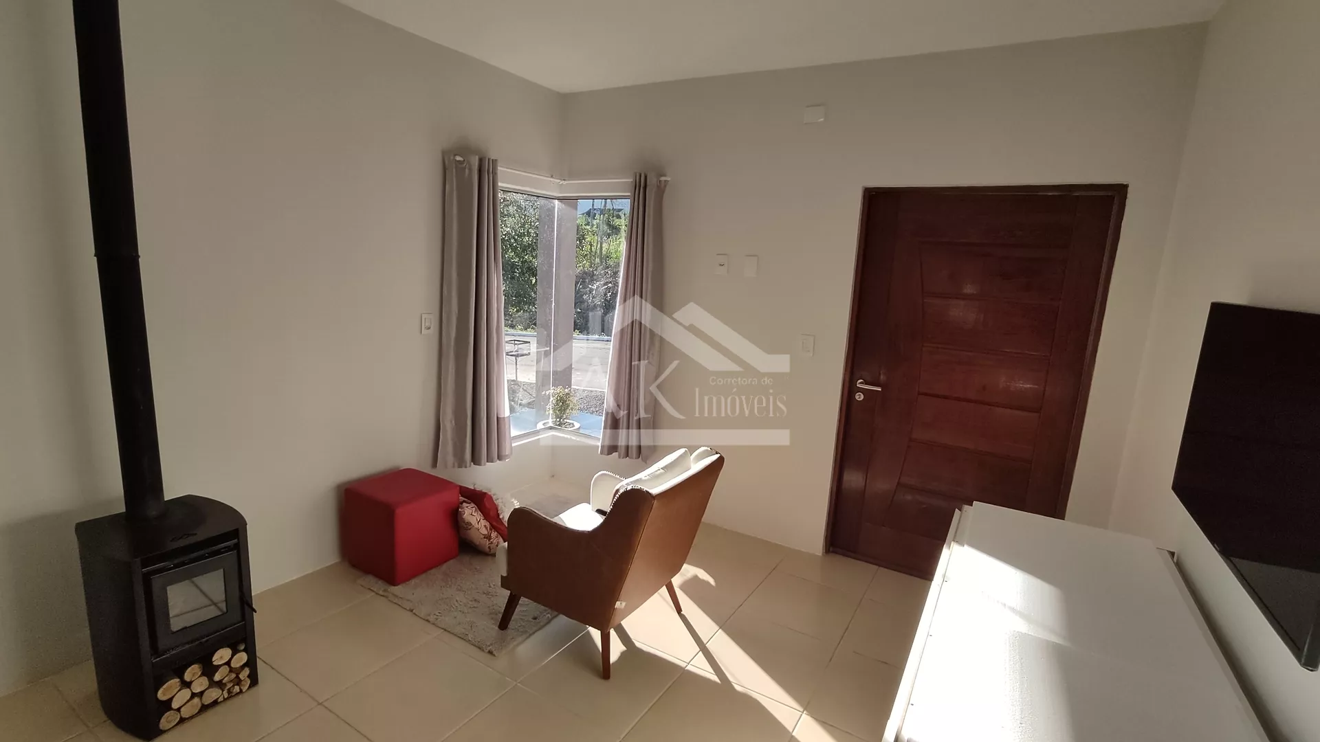Casa com 1 suíte e com excelente localização, à venda em Picada Café, na Serra Gaúcha