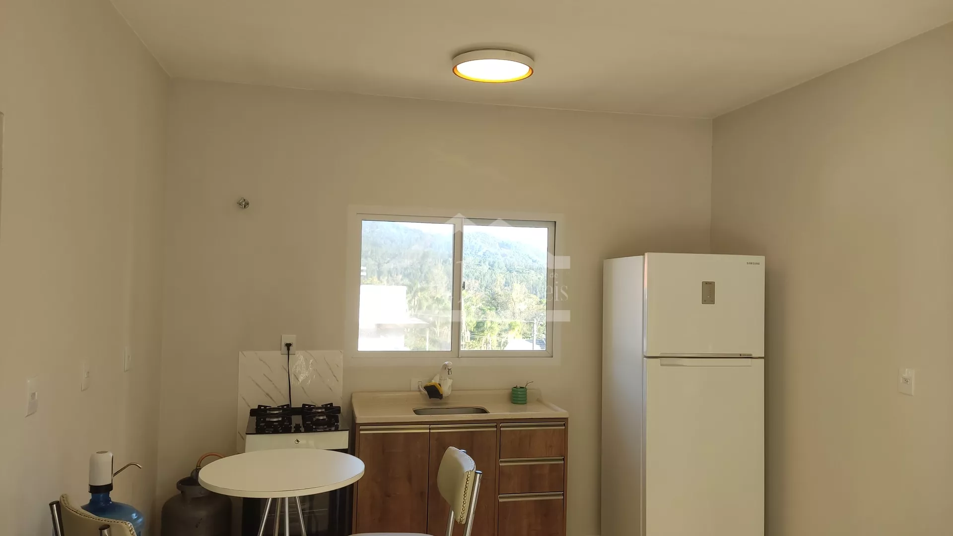 Casa com 1 suíte e com excelente localização, à venda em Picada Café, na Serra Gaúcha