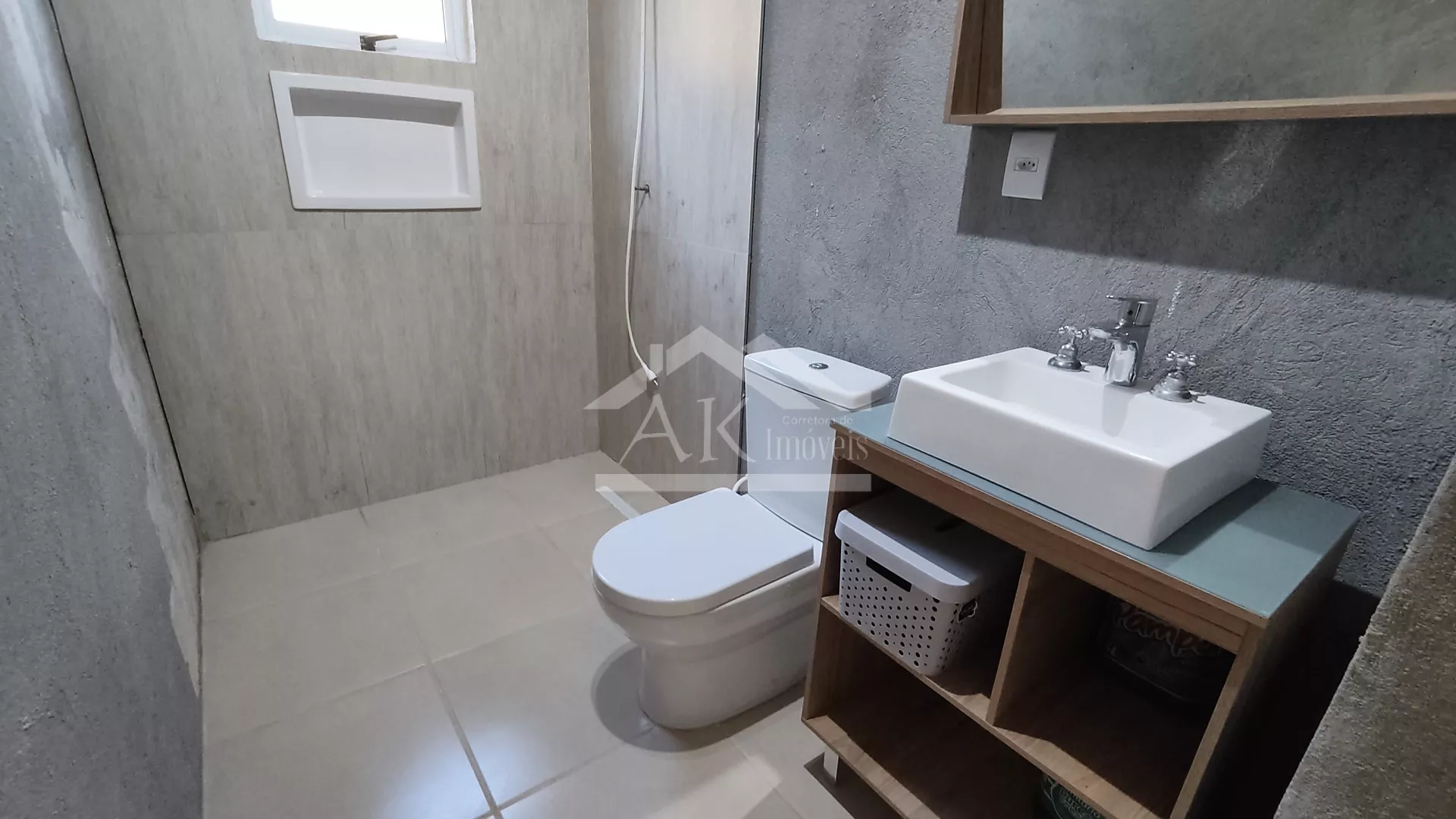 Casa com 1 suíte e com excelente localização, à venda em Picada Café, na Serra Gaúcha